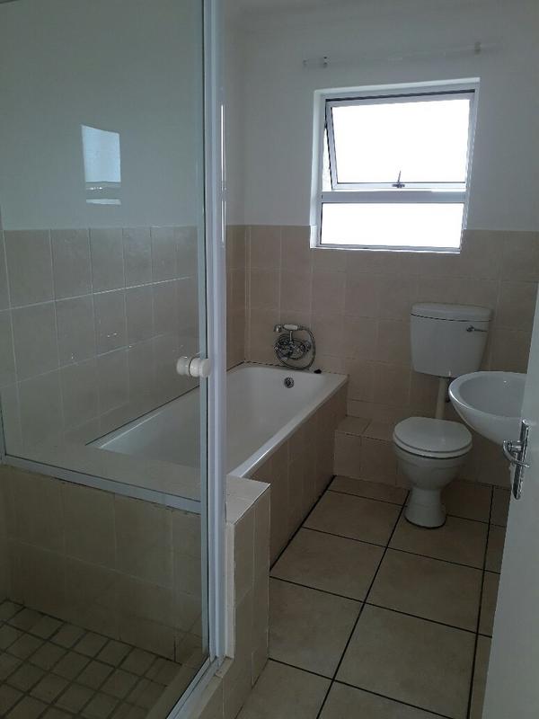 To Let 2 Bedroom Property for Rent in Guldenland Western Cape
